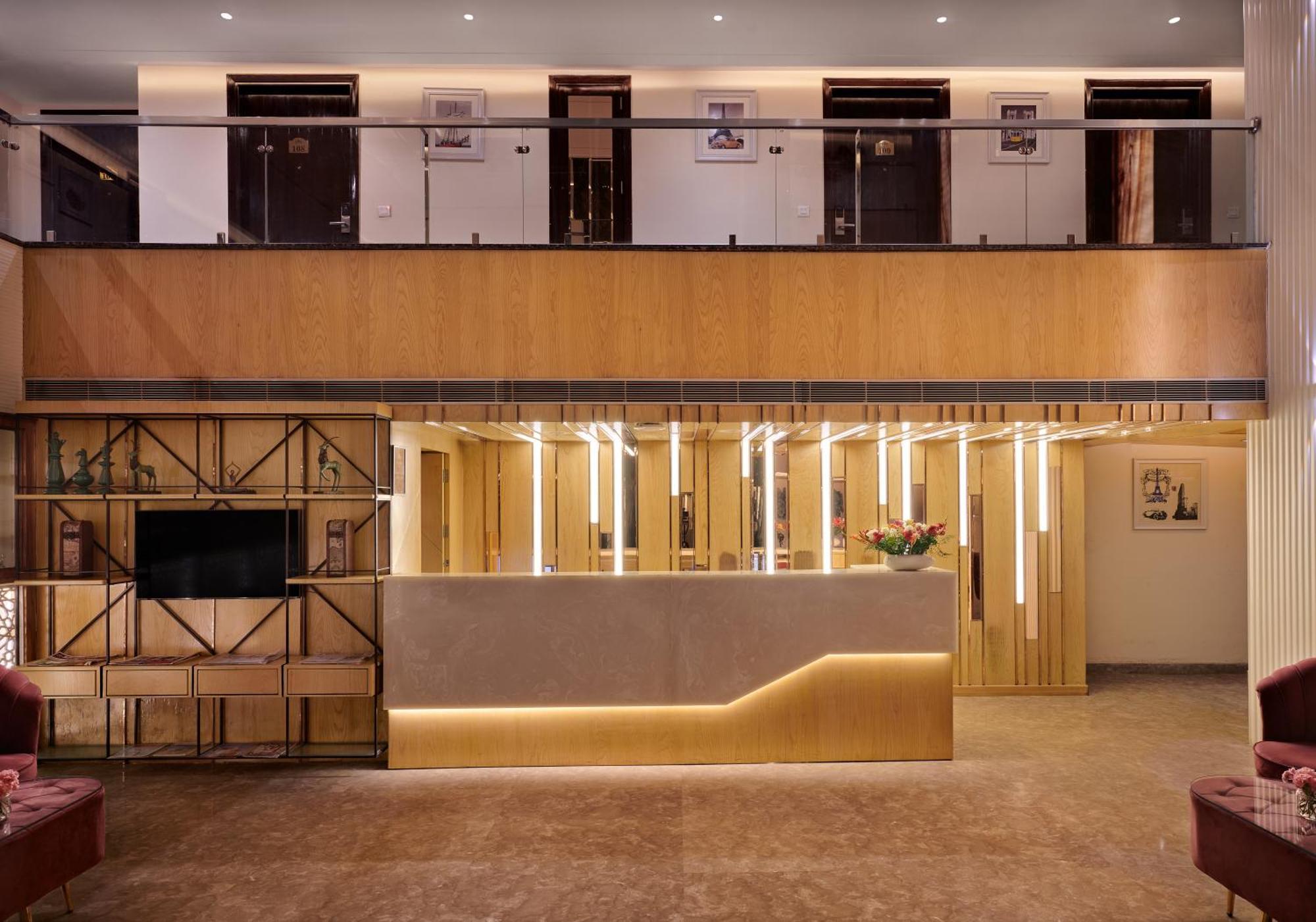 Deventure Sarovar Portico Patel Nagar New Delhi Exterior photo