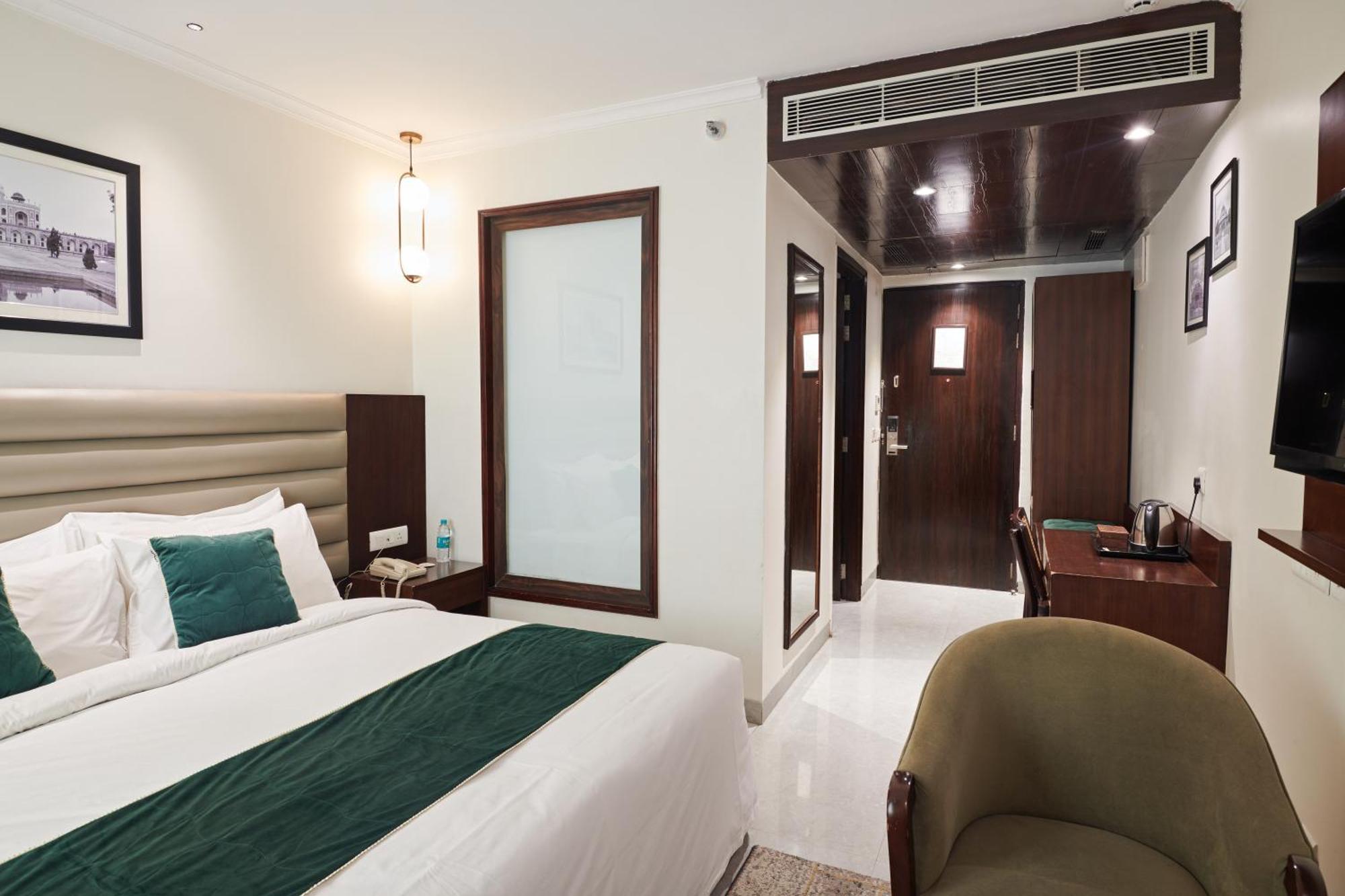 Deventure Sarovar Portico Patel Nagar New Delhi Exterior photo